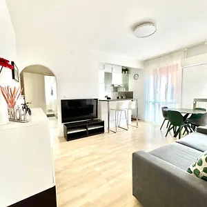 Apartment Ale's House