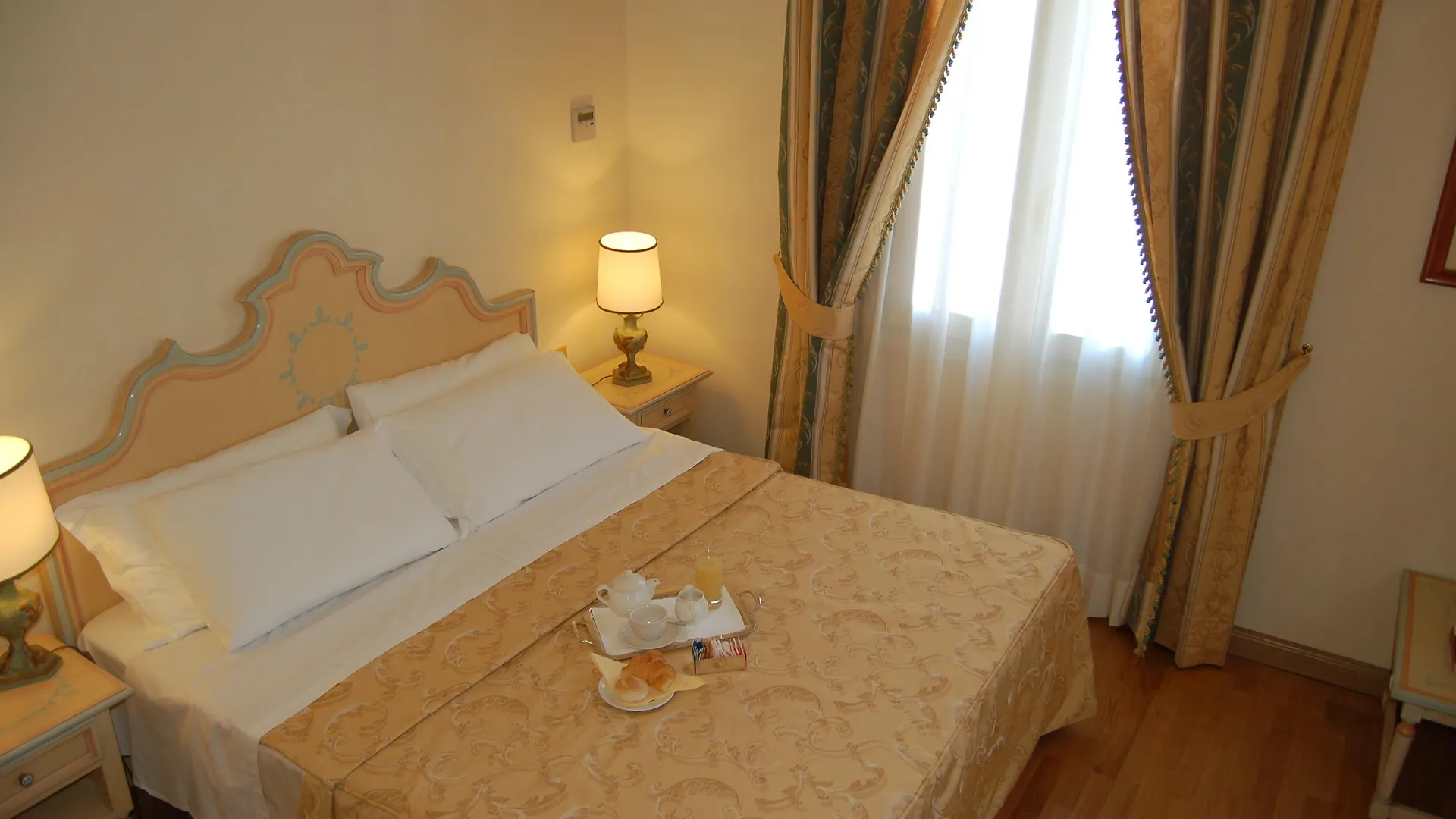 Hotel Villa Laguna Lido di Venezia 4*,